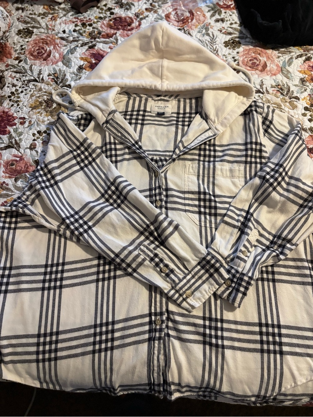 American Eagle Cream and Black Plaid Flannel Shirt Jacket with Hood